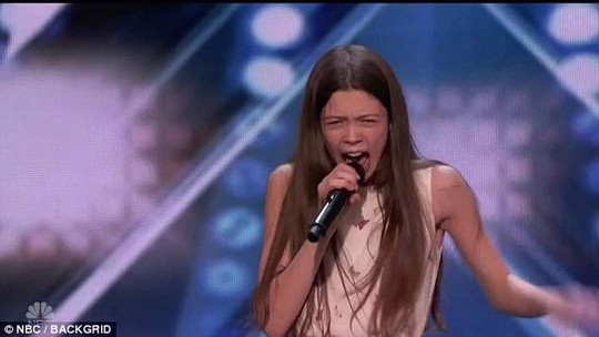 Giọng hát khủng 13 tuổi vào thẳng vòng chung kết Tìm kiếm tài năng Mỹ - Ảnh 1.
