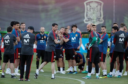 Hierro: Tây Ban Nha nên quên cú sốc để tập trung vào World Cup - Ảnh 3.