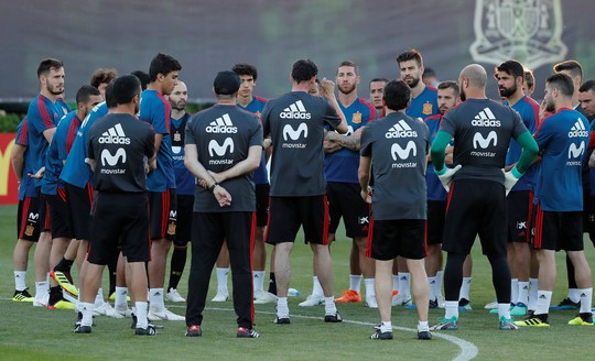 Hierro: Tây Ban Nha nên quên cú sốc để tập trung vào World Cup - Ảnh 2.