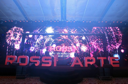 Tập đoàn Tân Á Đại Thành ra mắt nữ hoàng bình nước nóng Rossi Arte - Ảnh 1.