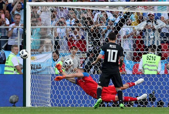 Argentina - Iceland 1-1: Tung 11 cú sút, Messi vẫn tịt - Ảnh 1.