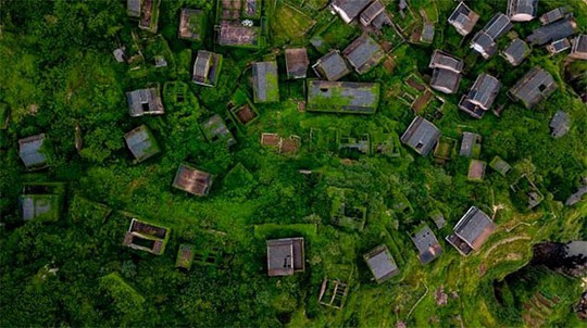 Lạnh gáy ngôi làng tại Trung Quốc bị mẹ thiên nhiên nuốt chửng - Ảnh 4.