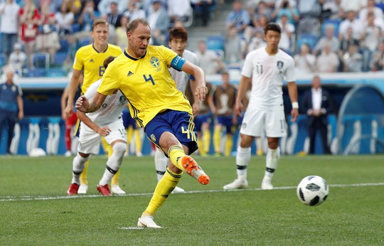VAR tiếp sức, Thụy Điển thắng Hàn Quốc nhẹ nhàng - Ảnh 5.