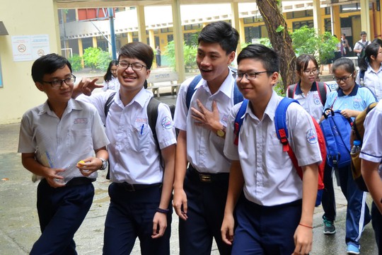 Ô nhiễm rác thải nhựa vào đề ngữ văn, xem gợi ý giải đề thi - Ảnh 7.