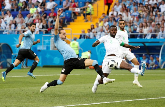 Luis Suarez tỏa sáng, Uruguay cùng Nga vào vòng 1/8 - Ảnh 4.