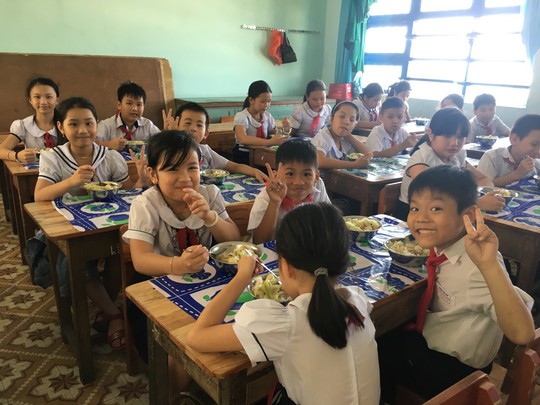 Quảng Ngãi triển khai dự án Bữa ăn Học đường cho học sinh tiểu học - Ảnh 1.