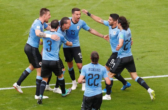 Suarez lập công, Uruguay đứng đầu bảng A - Ảnh 5.