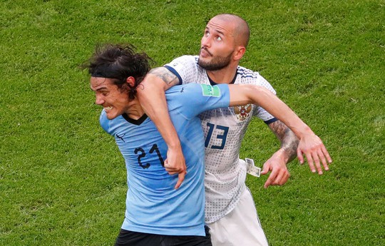 Suarez lập công, Uruguay đứng đầu bảng A - Ảnh 4.