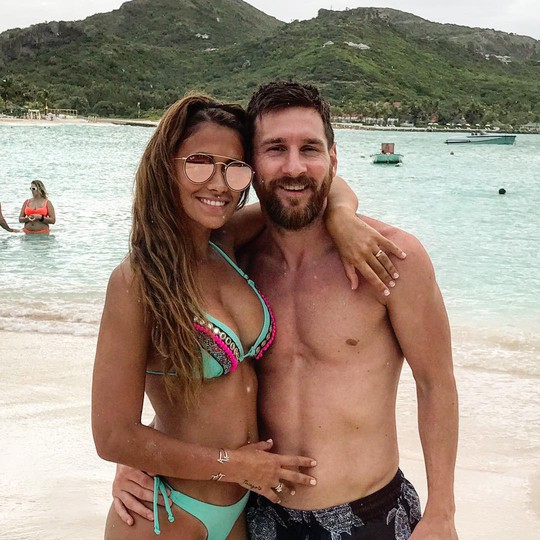 Cả thế giới quay lưng, Messi vẫn có vợ nóng bỏng bên cạnh - Ảnh 7.