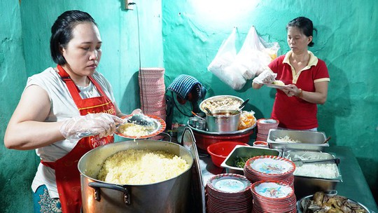 Quán cơm gà hơn nửa thế kỷ giữa lòng phố cổ Hội An - Ảnh 1.