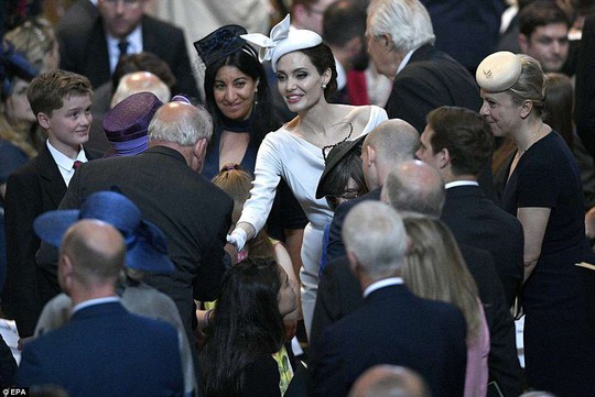 Angelina Jolie đẹp cuốn hút trong sự kiện hoàng gia - Ảnh 9.