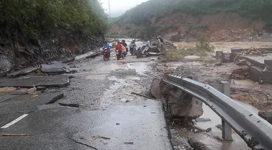 Tổng LĐLĐ Việt Nam kêu gọi ủng hộ đồng bào bị thiệt hại do bão lũ - Ảnh 1.