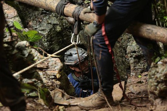 Hy vọng mới cứu đội bóng mắc kẹt trong hang động ở Thái Lan - Ảnh 1.