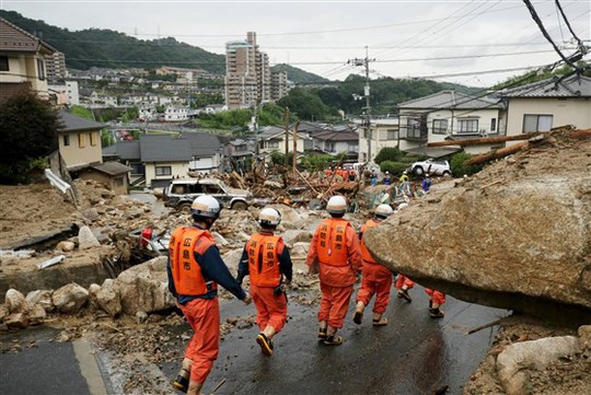 Bão chồng bão siêu tốc khiến Nhật Bản thương vong lớn - Ảnh 2.