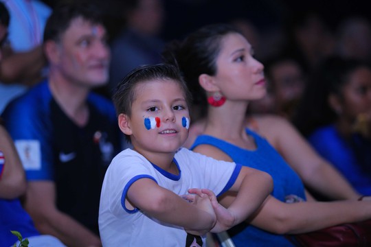 Pháp vô địch World Cup, CĐV Pháp tại TP HCM vỡ òa hạnh phúc - Ảnh 3.