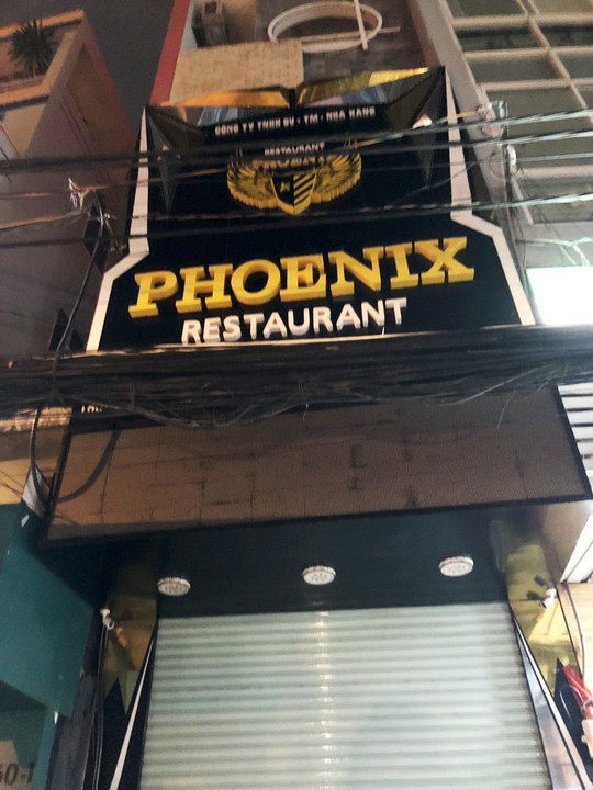 Nhà hàng Phoenix sập cửa, cản trở đoàn kiểm tra - Ảnh 1.