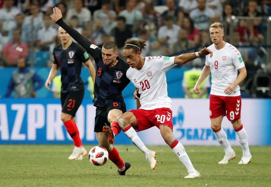 Lại đấu súng 11 m, thủ môn Croatia xuất sắc hơn Đan Mạch - Ảnh 5.