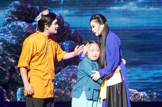 Nghệ sĩ Võ Minh Lâm xúc động hội ngộ cha trên sân khấu Hòn vọng phu - Ảnh 3.