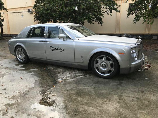 Rolls-Royce Phantom từng của đại gia Khải Silk rao bán 9 tỉ đồng trên sân gạch - Ảnh 1.