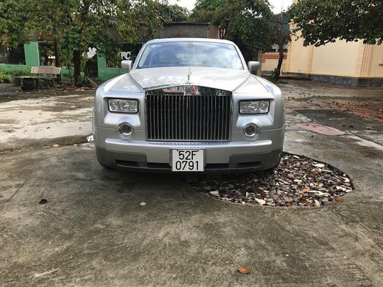 Rolls-Royce Phantom từng của đại gia Khải Silk rao bán 9 tỉ đồng trên sân gạch - Ảnh 3.