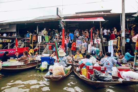 Trải nghiệm những kiểu ăn uống mới lạ ở Thái Lan - Ảnh 1.