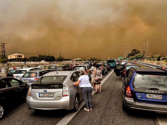Cháy rừng Hy Lạp: Hàng chục người vượt không nổi biển lửa, chết gục trong sân nhà - Ảnh 4.