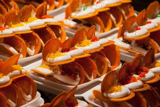 12 món ăn vặt cho chuyến oanh tạc chợ trời ở Bangkok - Ảnh 1.