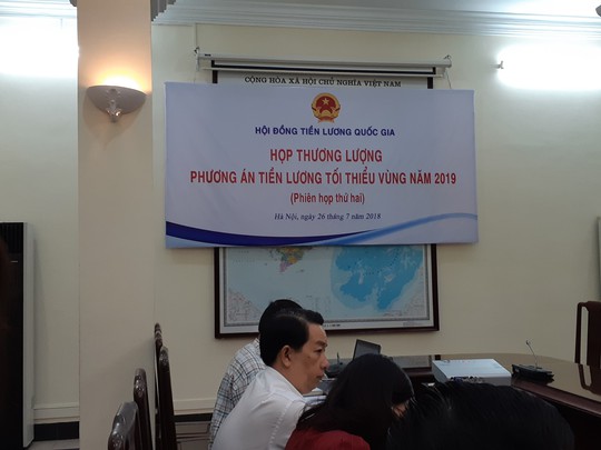 Họp Hội đồng Tiền lương: Tổng LĐLĐ Việt Nam vẫn giữ mức đề xuất tăng lương tối thiểu vùng 8% - Ảnh 2.