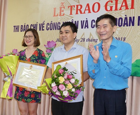 Báo Người Lao Động đoạt 2 giải báo chí viết về công nhân và Công đoàn - Ảnh 3.