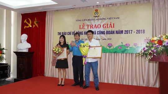 Báo Người Lao Động đoạt 2 giải báo chí viết về công nhân và Công đoàn - Ảnh 2.