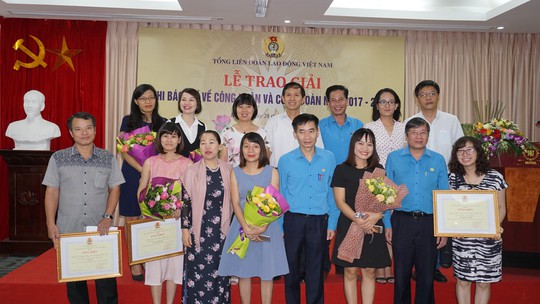 Báo Người Lao Động đoạt 2 giải báo chí viết về công nhân và Công đoàn - Ảnh 1.