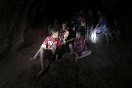 Những người hùng trên tuyến đầu giải cứu đội bóng mắc kẹt trong hang động Thái Lan - Ảnh 5.