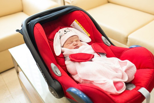 Siêu mẫu Hà Anh xuất hiện rạng rỡ sau khi sinh con - Ảnh 3.