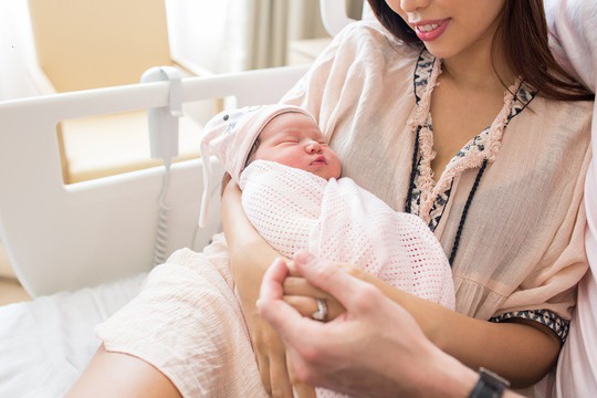 Siêu mẫu Hà Anh xuất hiện rạng rỡ sau khi sinh con - Ảnh 5.