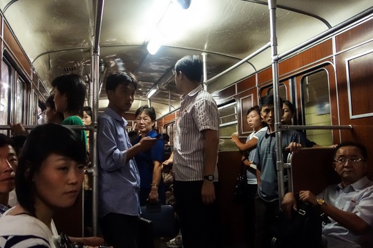 Bên trong hệ thống tàu điện ngầm ở Bình Nhưỡng - Ảnh 8.