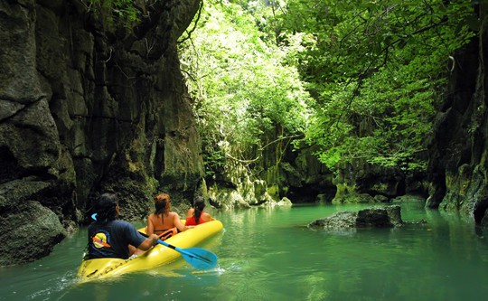 Vì sao đảo Phuket thu hút du khách quốc tế? - Ảnh 4.