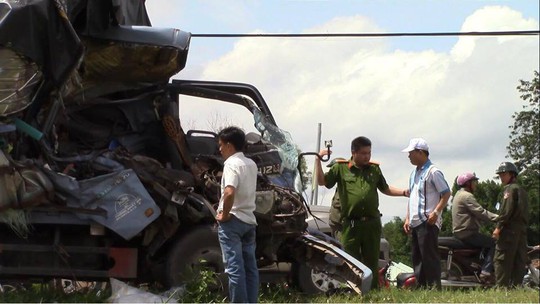 Tai nạn kinh hoàng, 3 người chết, xe tải văng xuống mương - Ảnh 3.