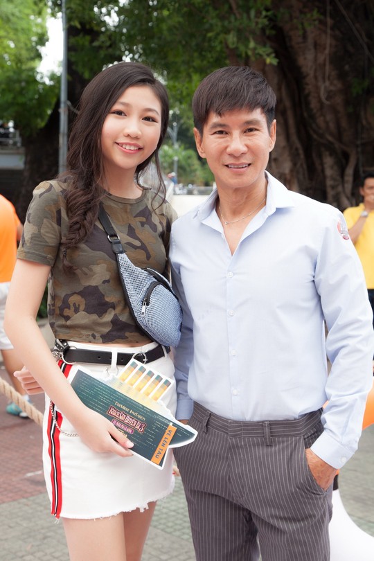 Tranh cãi vụ Hoa hậu Hoàn vũ nhí 2018 Ngọc Lan Vy tất bật với showbiz - Ảnh 3.