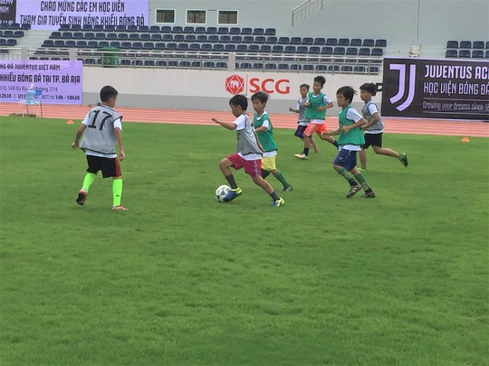 Xem buổi tuyển quân đầu tiên của Học viện bóng đá Juventus Việt Nam - Ảnh 3.