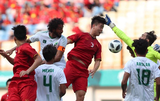 Olympic Việt Nam - Pakistan 3-0: Công Phượng 1 bàn, 1 kiến tạo nhưng sút hỏng 2 quả 11 m - Ảnh 2.