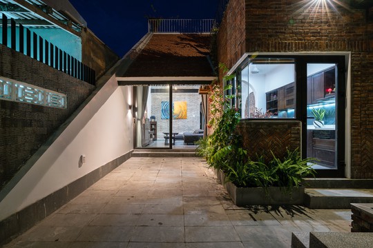 Ngôi nhà gạch ở Đà Nẵng được tạp chí Mỹ khen ngợi vì quá đẹp - Ảnh 3.