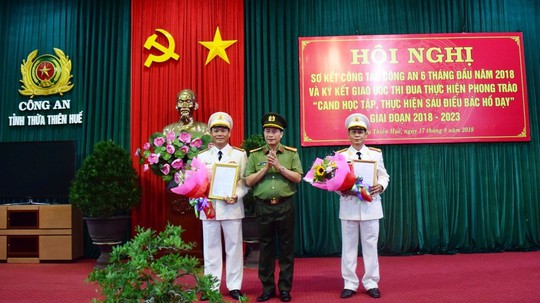 Công an Thừa Thiên- Huế có thêm 2 phó giám đốc mới - Ảnh 1.