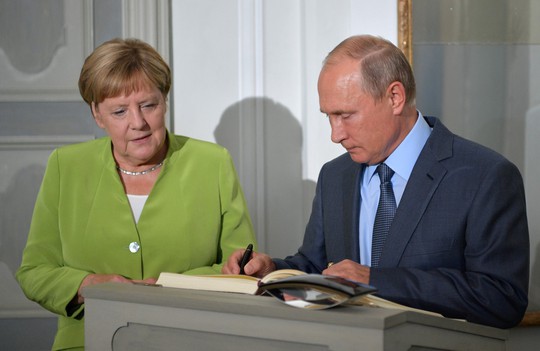 Ông Putin và bà Merkel bàn bạc gì bên ngoài Berlin? - Ảnh 7.