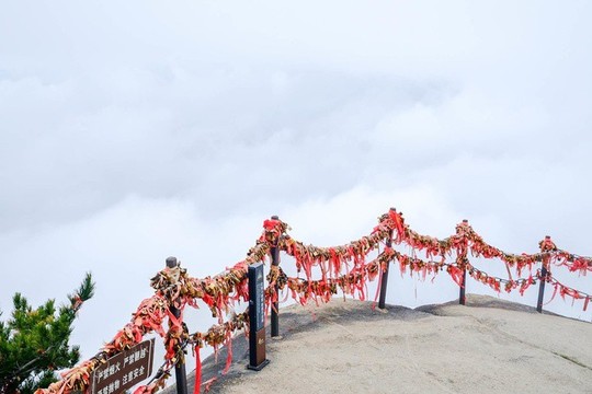 Thử thách ú tim khi đến ngôi chùa cheo leo trên đỉnh núi - Ảnh 16.