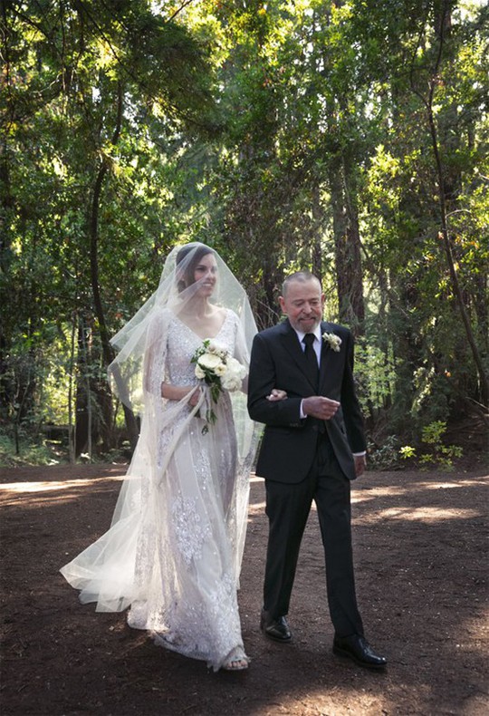 Ngôi sao phim Tái bút, anh yêu em làm đám cưới trong rừng - Ảnh 2.