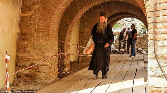 Bí ẩn núi Athos, nơi cấm phụ nữ và trẻ em đặt chân tới - Ảnh 9.