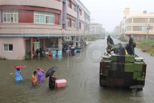 Trung Quốc cháy lớn, Đài Loan lụt sâu - Ảnh 4.