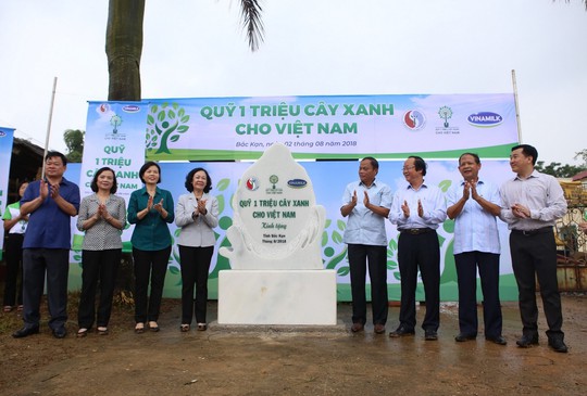 “Uống nước nhớ nguồn”, Vinamilk trồng 100.000 cây xanh tại khu di tích lịch sử quốc gia Nà Tu - Ảnh 2.