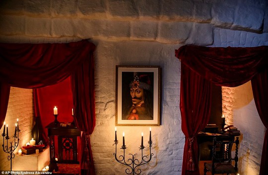 Bên trong lâu đài có thật của Bá tước Dracula - Ảnh 3.