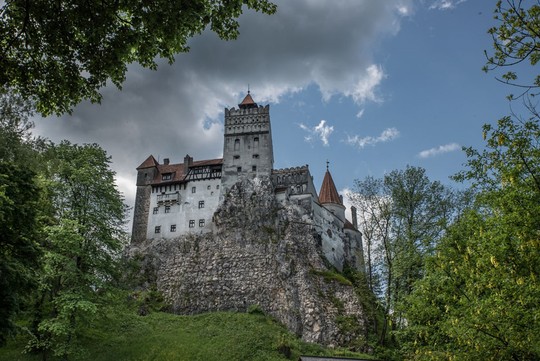 Bên trong lâu đài có thật của Bá tước Dracula - Ảnh 4.